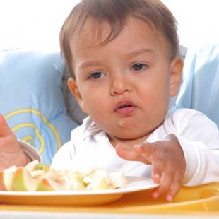 نشانه‌های گرسنگی و سیری در کودکان